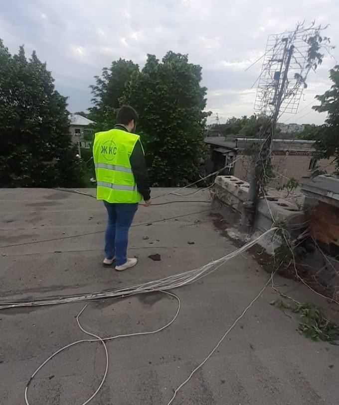 Новини Харкова: в Слобідському районі усувають наслідки обстрілу